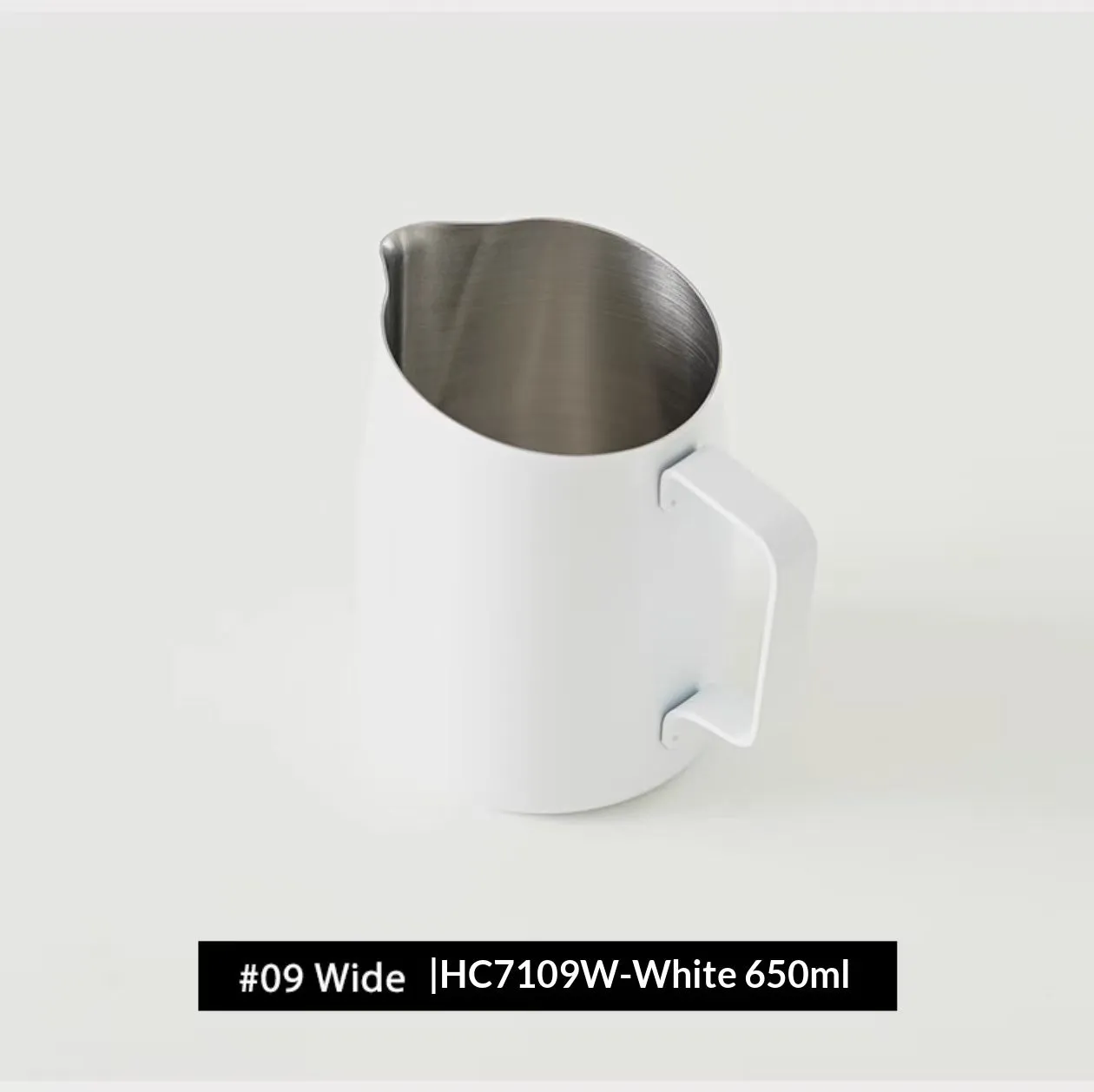 Stainless steel coffee latte art cup with round nozzle in matte gray, 650ML capacity, silk flower finish
