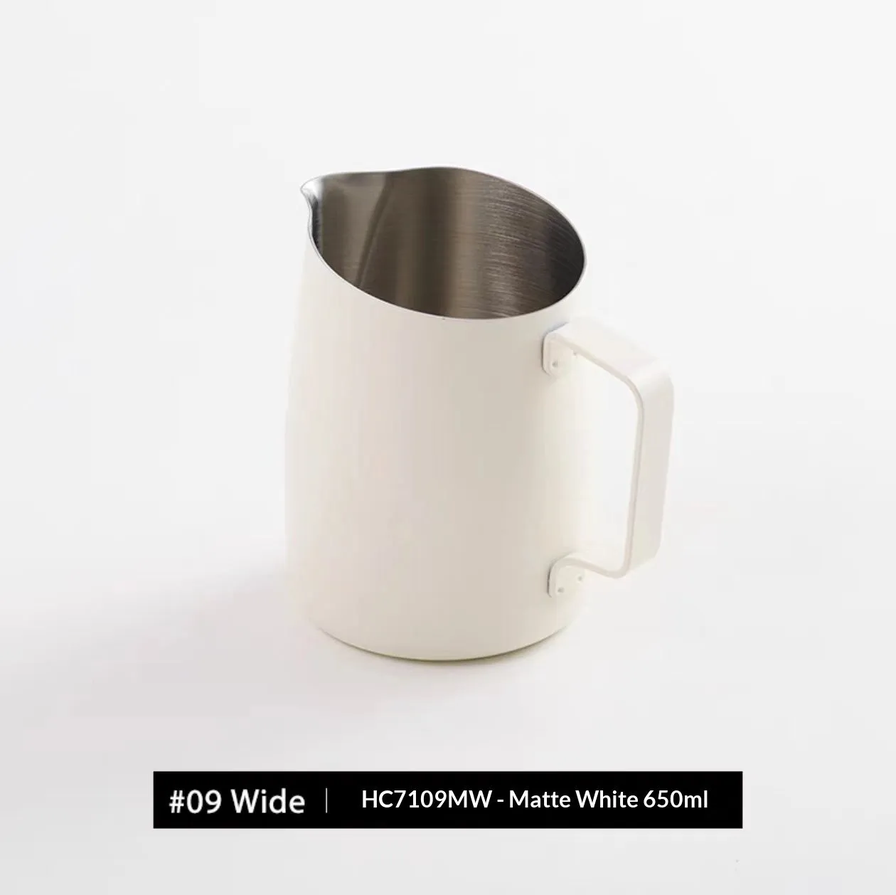 Stainless steel coffee latte art cup with round nozzle in matte gray, 650ML capacity, silk flower finish