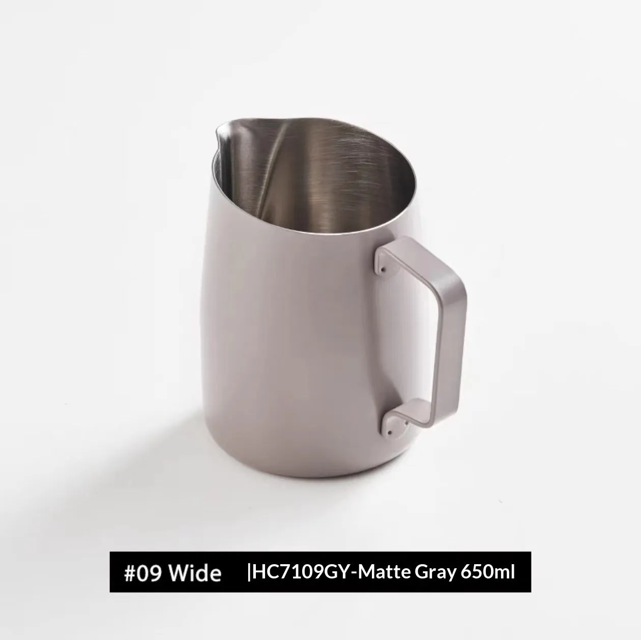 Stainless steel coffee latte art cup with round nozzle in matte gray, 650ML capacity, silk flower finish