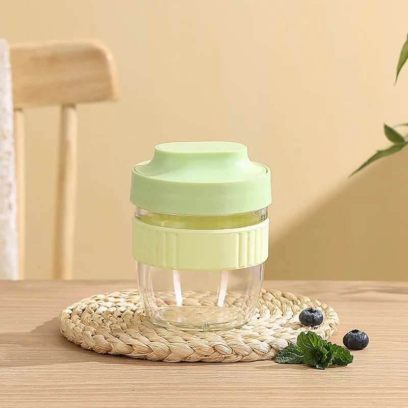 Green plastic salad cup with clear lid and integrated spoon showing 480ml capacity measurement