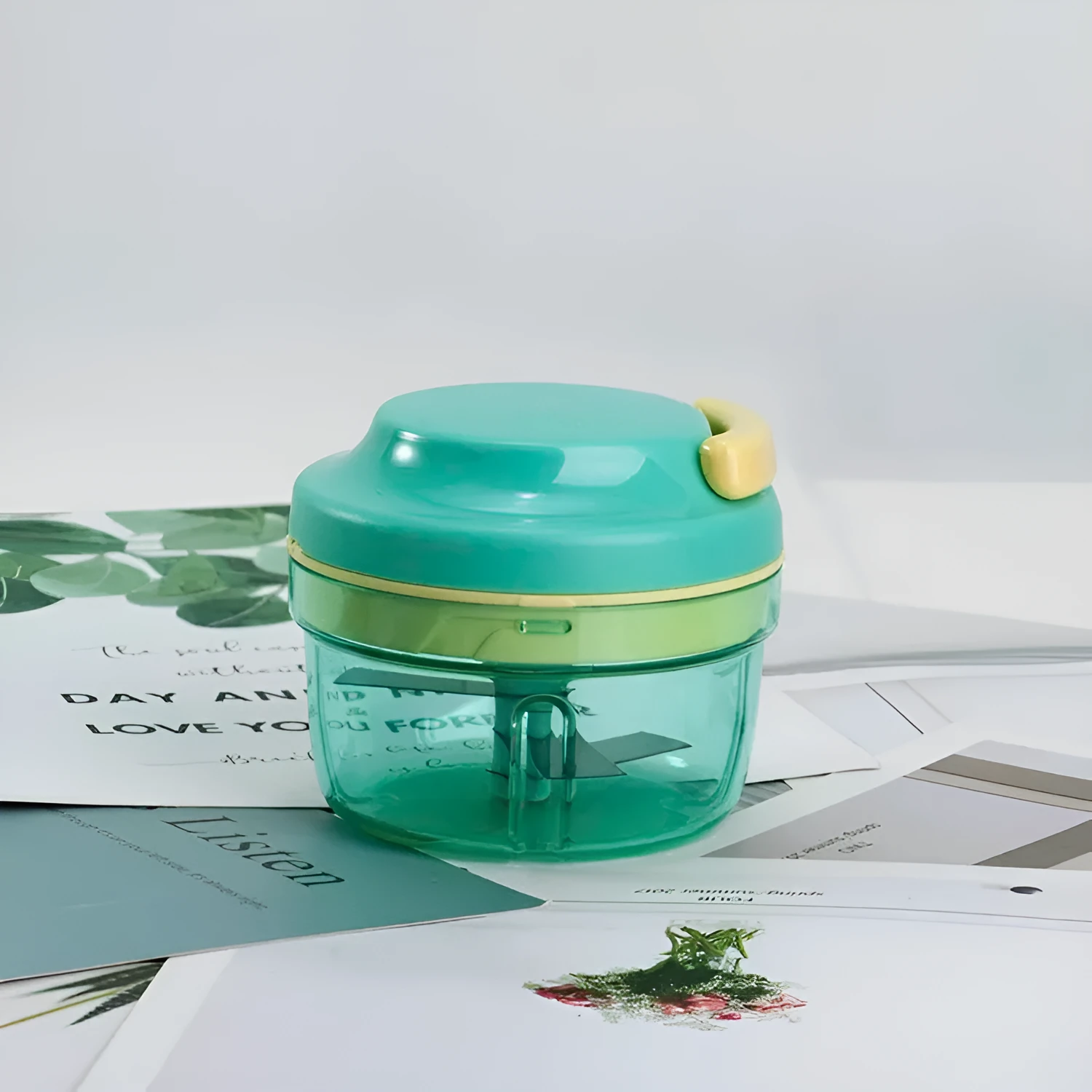 Green manual baby food processor with stainless steel blade and 300ml capacity