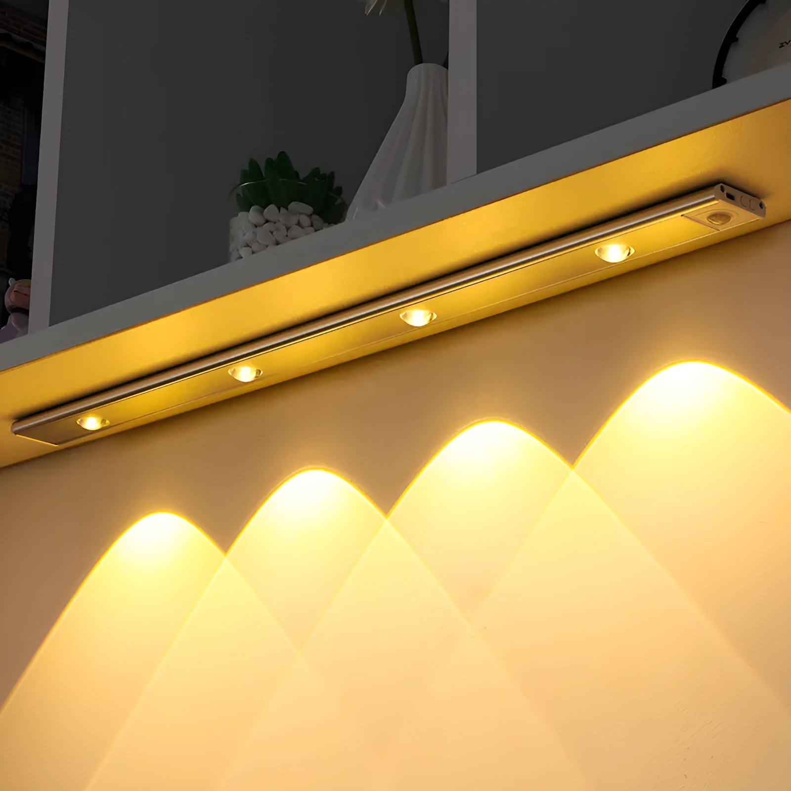 Rechargeable cat's eye hill corrugated LED light strip in black or silver with magnetic mount.