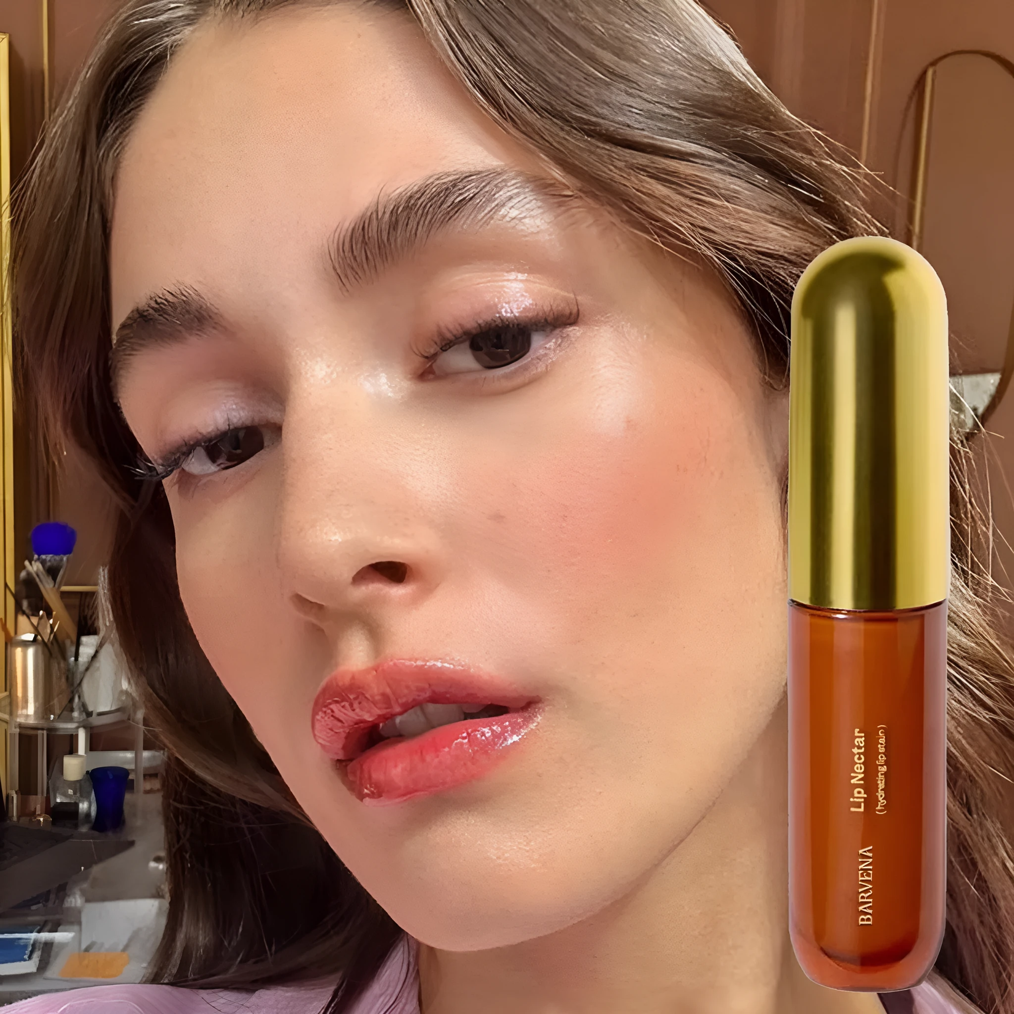 BN7071 lip gloss tube with pearly mirror finish, moisturizing and non-stick formula