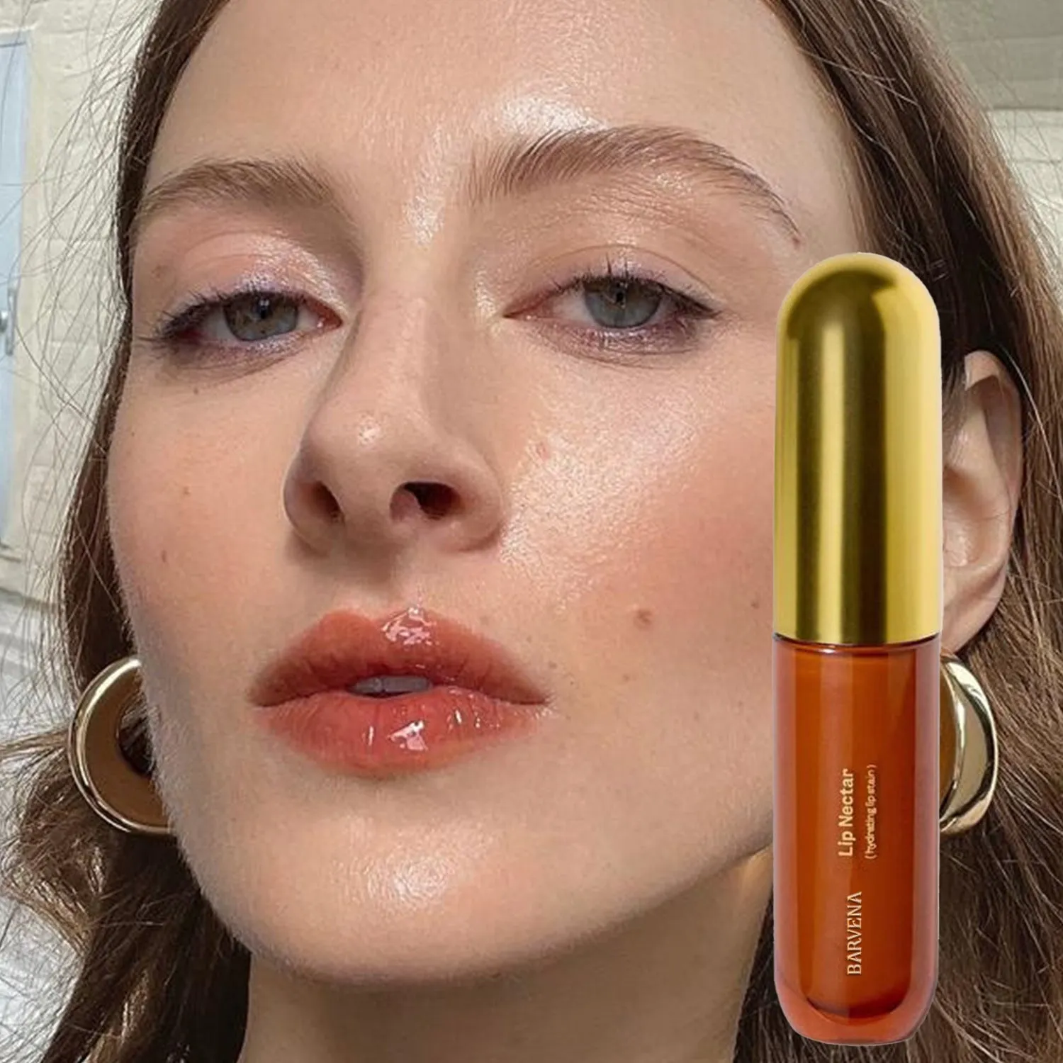 BN7071 lip gloss tube with pearly mirror finish, moisturizing and non-stick formula