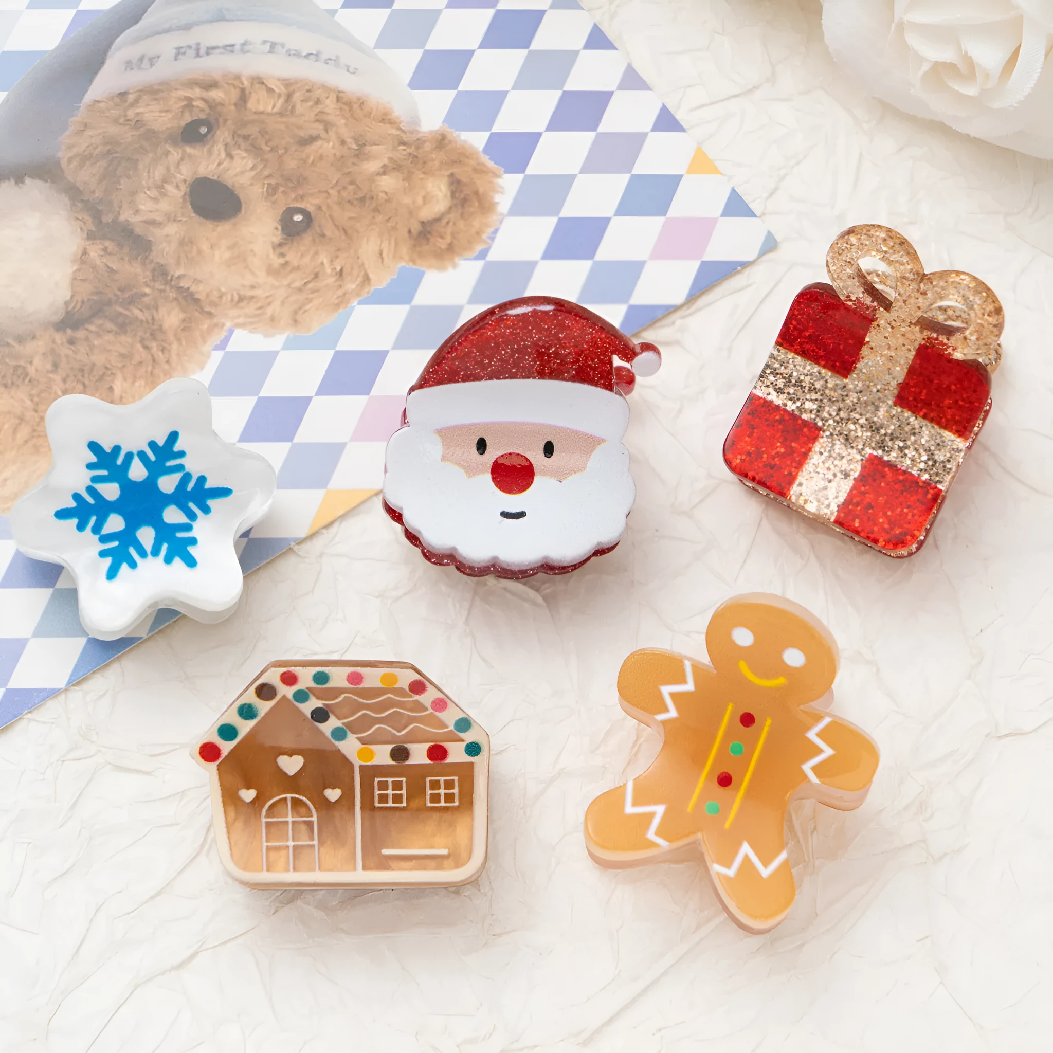 Oil-finished acrylic Christmas series small jaw clip barrette with snowflake design on white background
