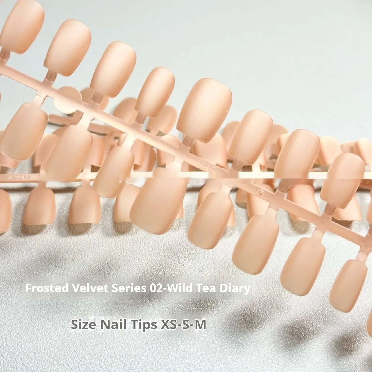 Frosted velvet Cat's Eye Aurora artificial nail art set in short ladder sizes on a display hand.