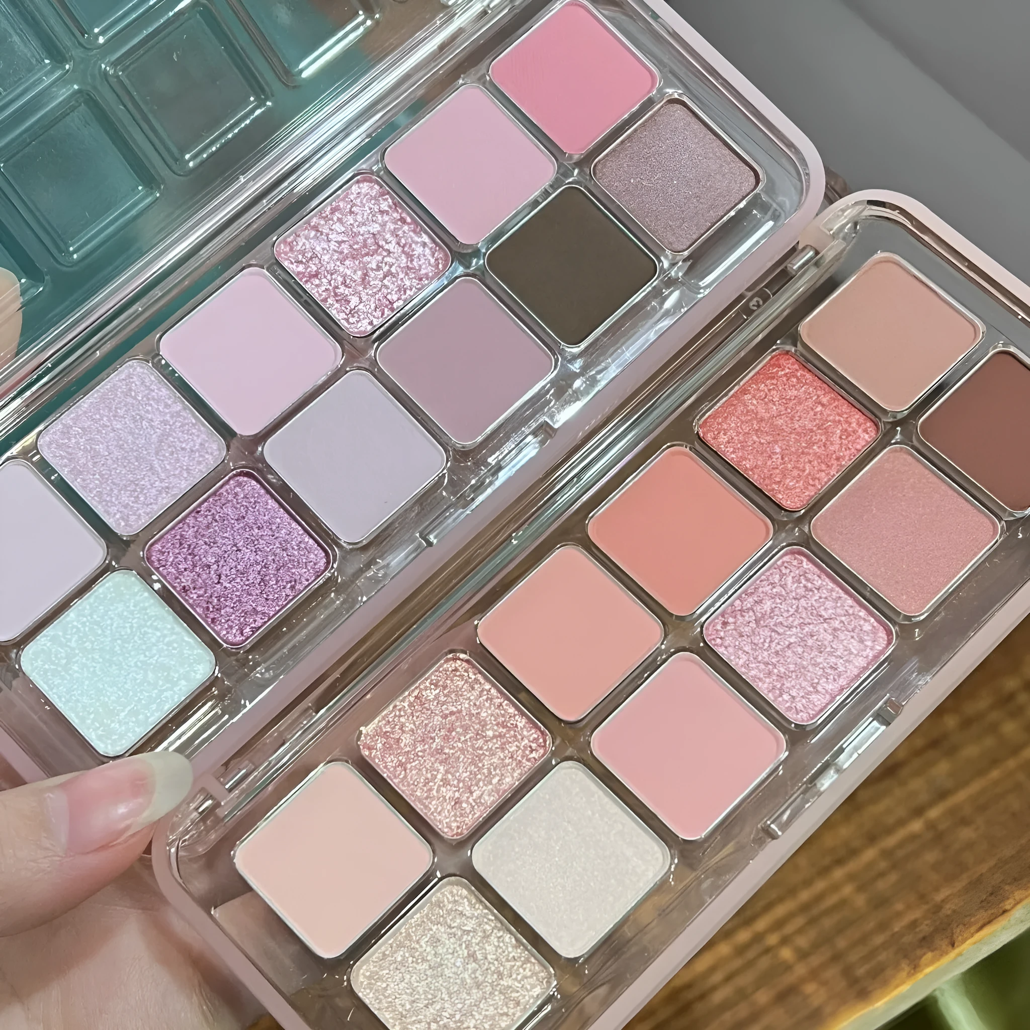 Creative Home 12-colour eye shadow palette showing Peach Apple and Cherry Plum shade options