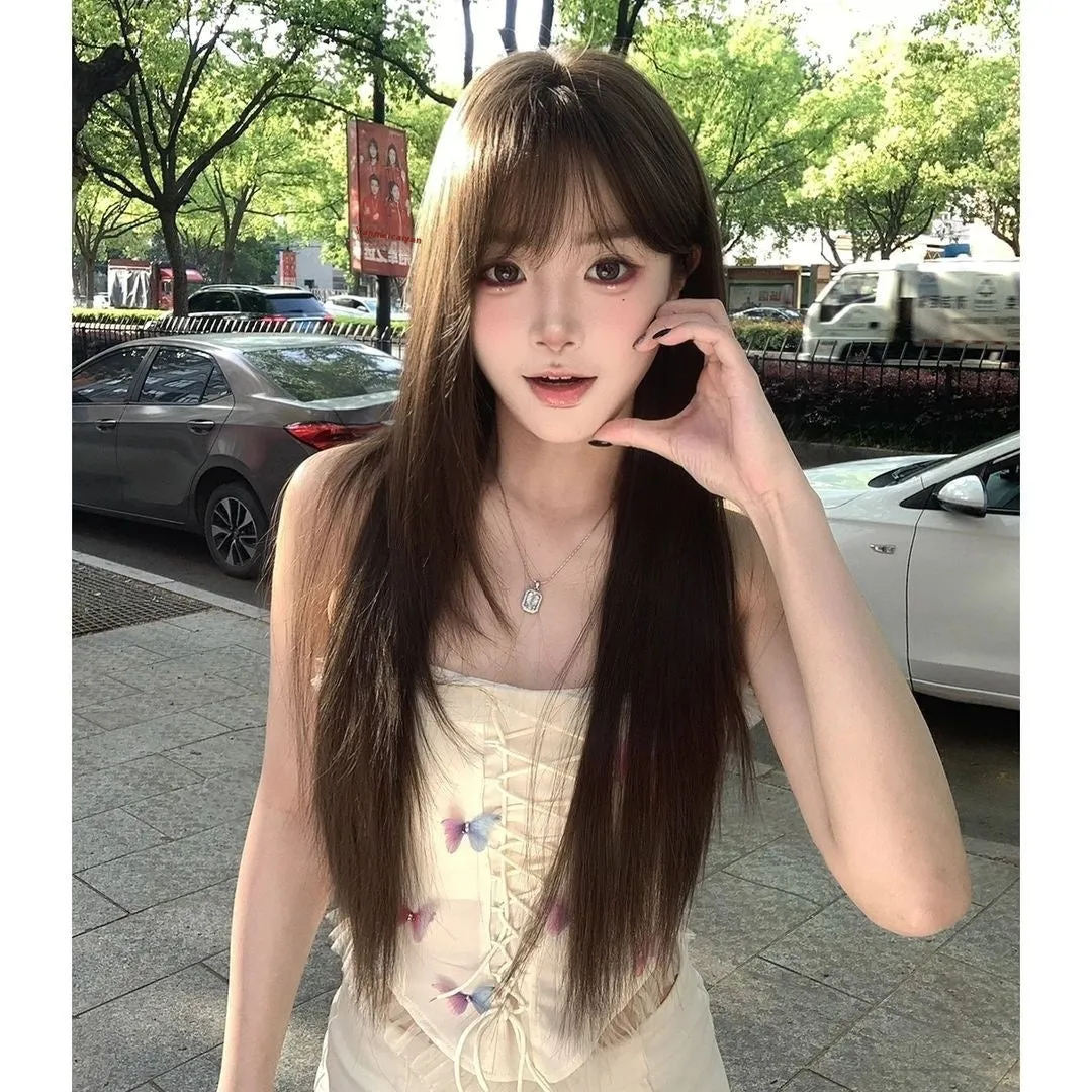 Brown black high-temperature fibre wig with seven-piece net construction for volume enhancement