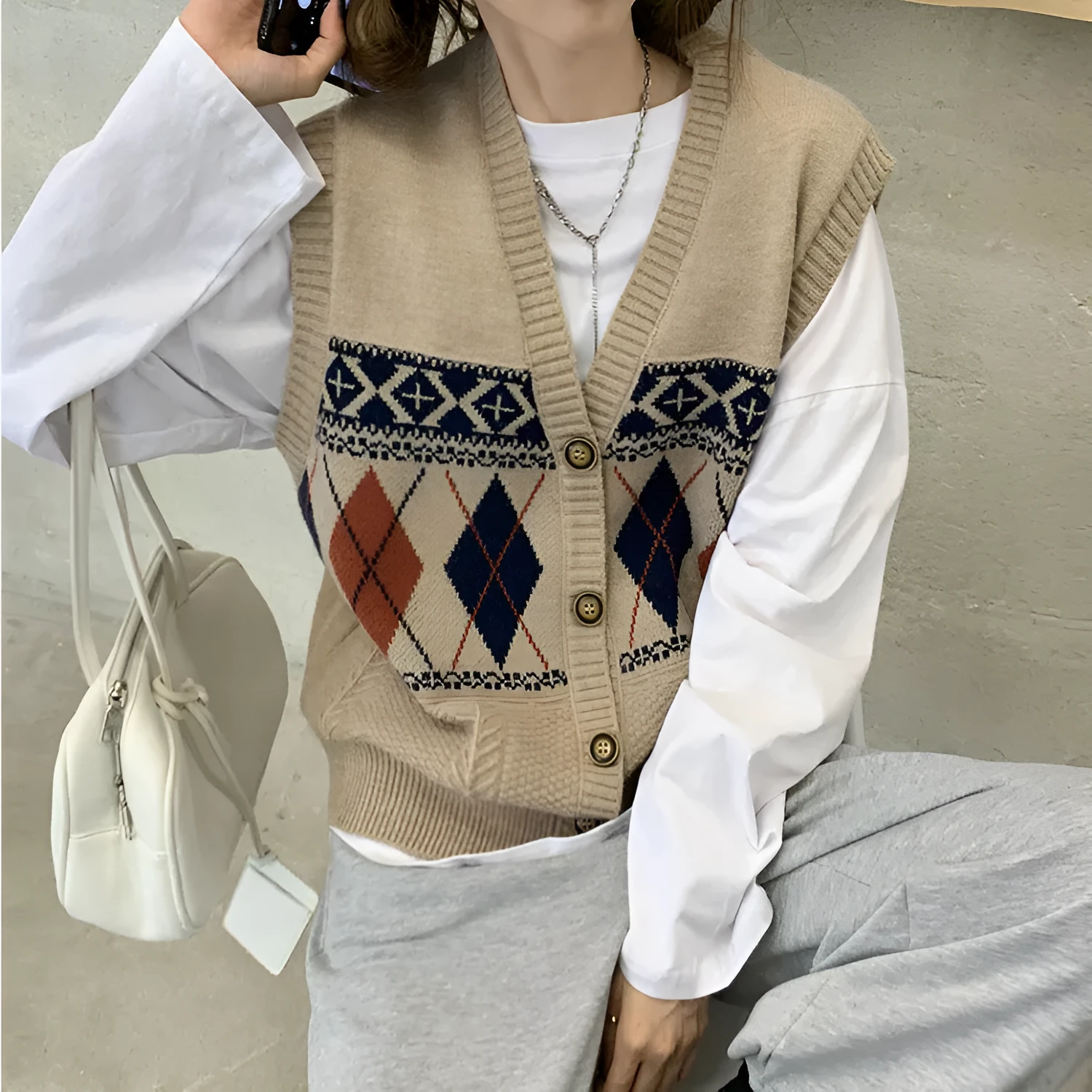 Women's loose sleeveless cardigan top in a red diamond plaid pattern