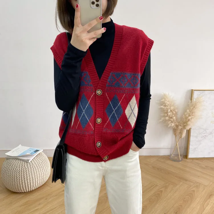 Women's loose sleeveless cardigan top in a red diamond plaid pattern