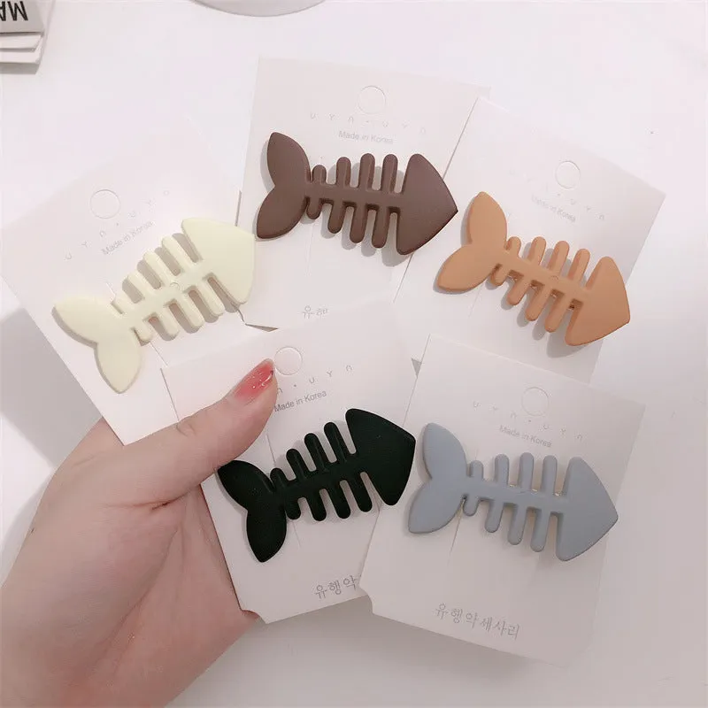 Minimalist plastic fishbone barrette hair clip with duckbill clip mechanism