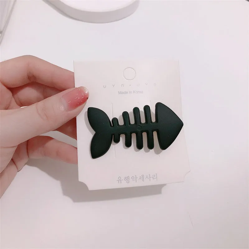 Minimalist plastic fishbone barrette hair clip with duckbill clip mechanism