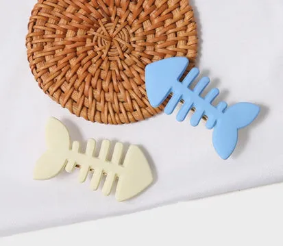 Minimalist plastic fishbone barrette hair clip with duckbill clip mechanism