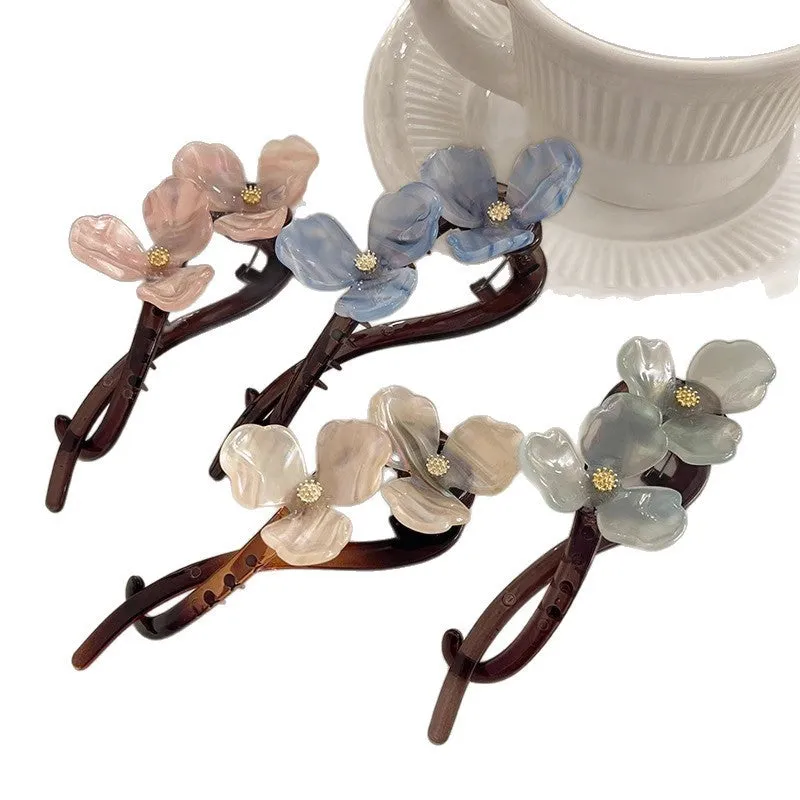 Retro flower bobby pin with acrylic petals in blue, beige, light blue, or pink colour options