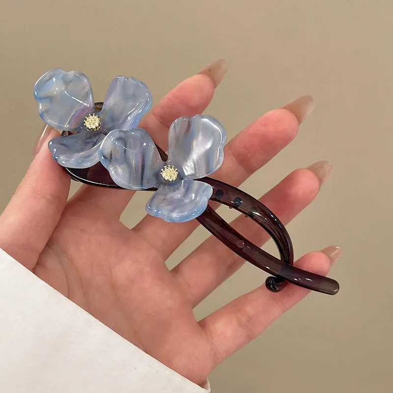 Retro flower bobby pin with acrylic petals in blue, beige, light blue, or pink colour options