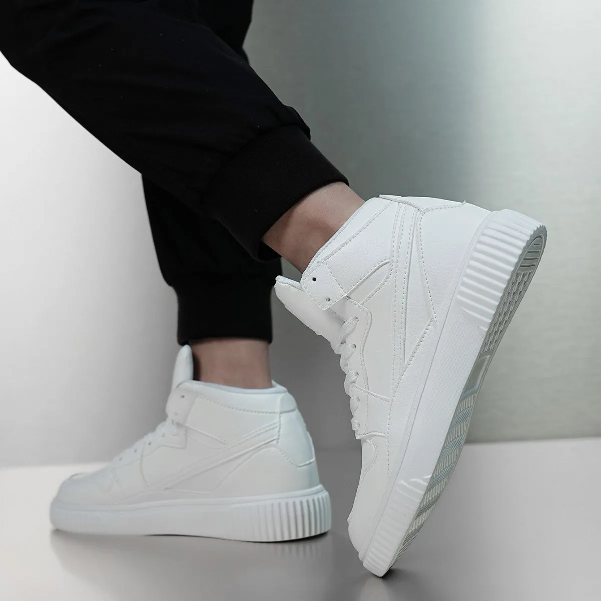 Men's white microfiber casual shoes with round toe design for autumn winter wear