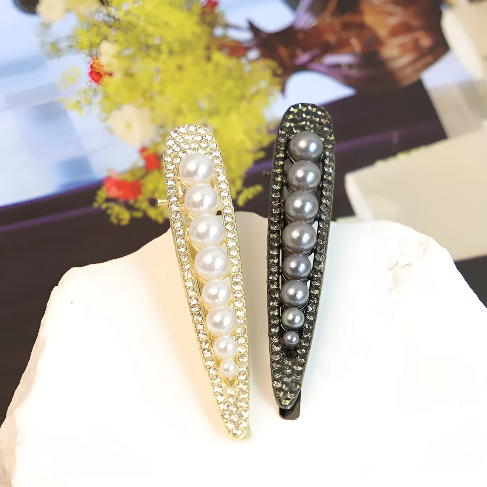 Pearl front duck barrette with alloy electroplated finish in black vintage pearl style