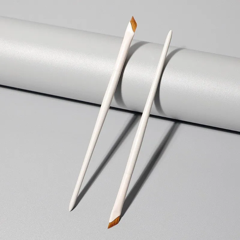 Bevel fine crouching silkworm ultra-thin 0.6mm eyebrow eyeliner brush in cloud porcelain