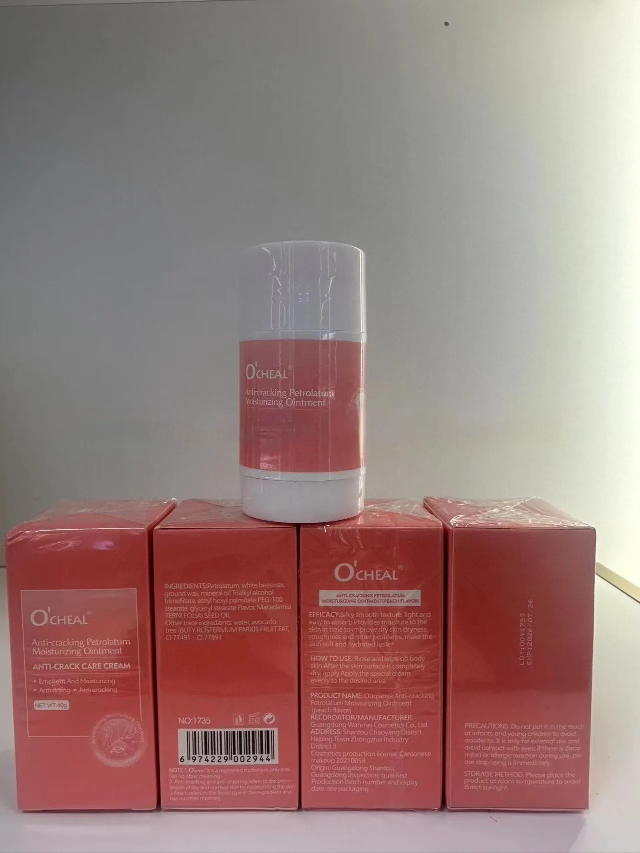 40g tube of moisturising anti-chapping cream for hands and feet, universal skin type, available in English Avocado and other colours