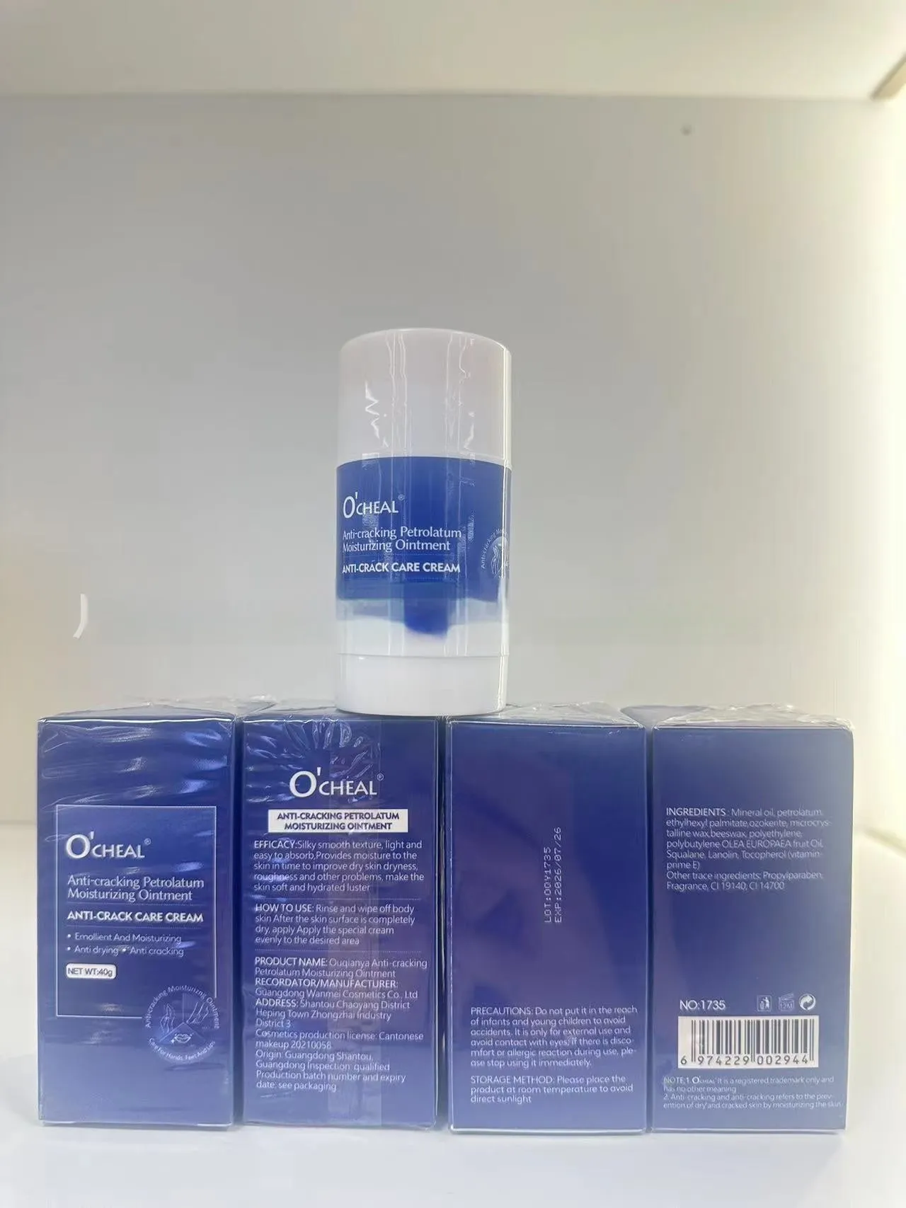 40g tube of moisturising anti-chapping cream for hands and feet, universal skin type, available in English Avocado and other colours