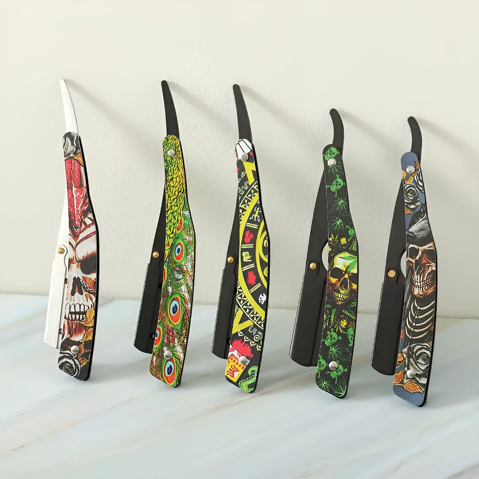 Clown Skull manual pogonotomy shaver with 74-blade and four colour pattern options