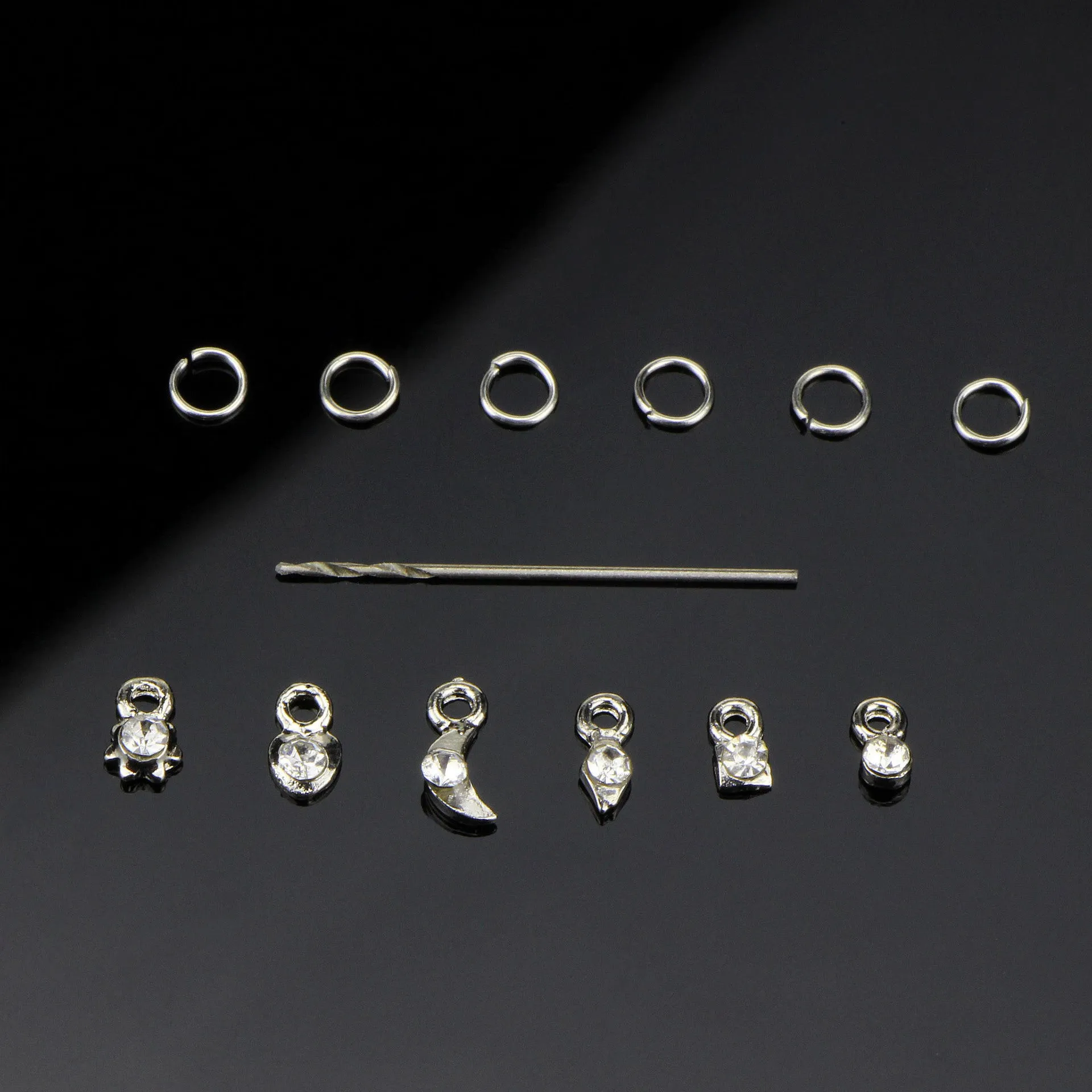 Set of two nail art straps in silver and gold alloy with shiny electroplated finish on a light background