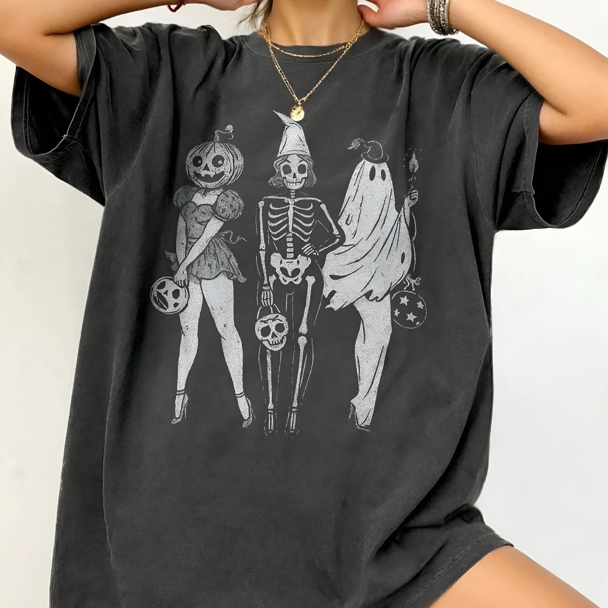 Loose straight cut cotton t-shirt in summer colours black green grey orange