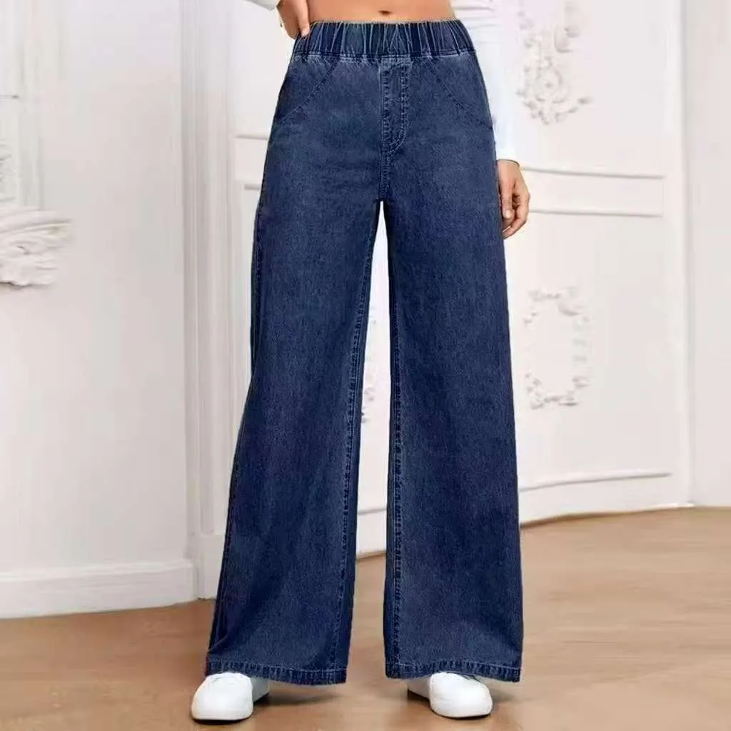 Light blue washed wide-leg plus size jeans with straight cut and zip fly opening