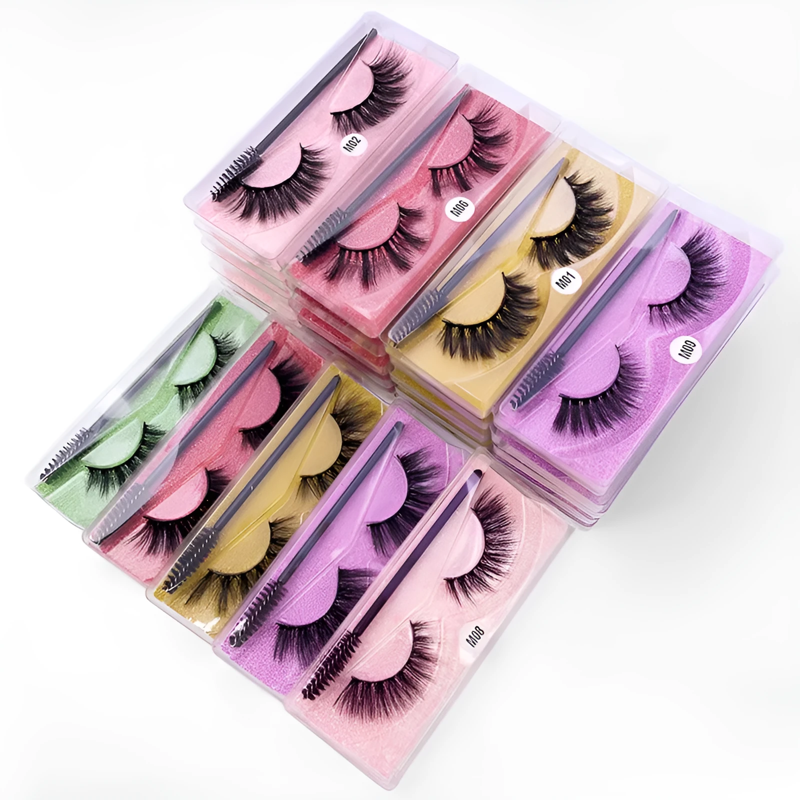 Pair of natural 3D false eyelashes with imitation mink fibres, plastic cotton thread stem, and included brush