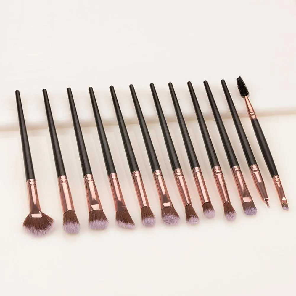 7-piece eyeshadow brush set with rayon bristles and long plastic handles in brown and black colour options