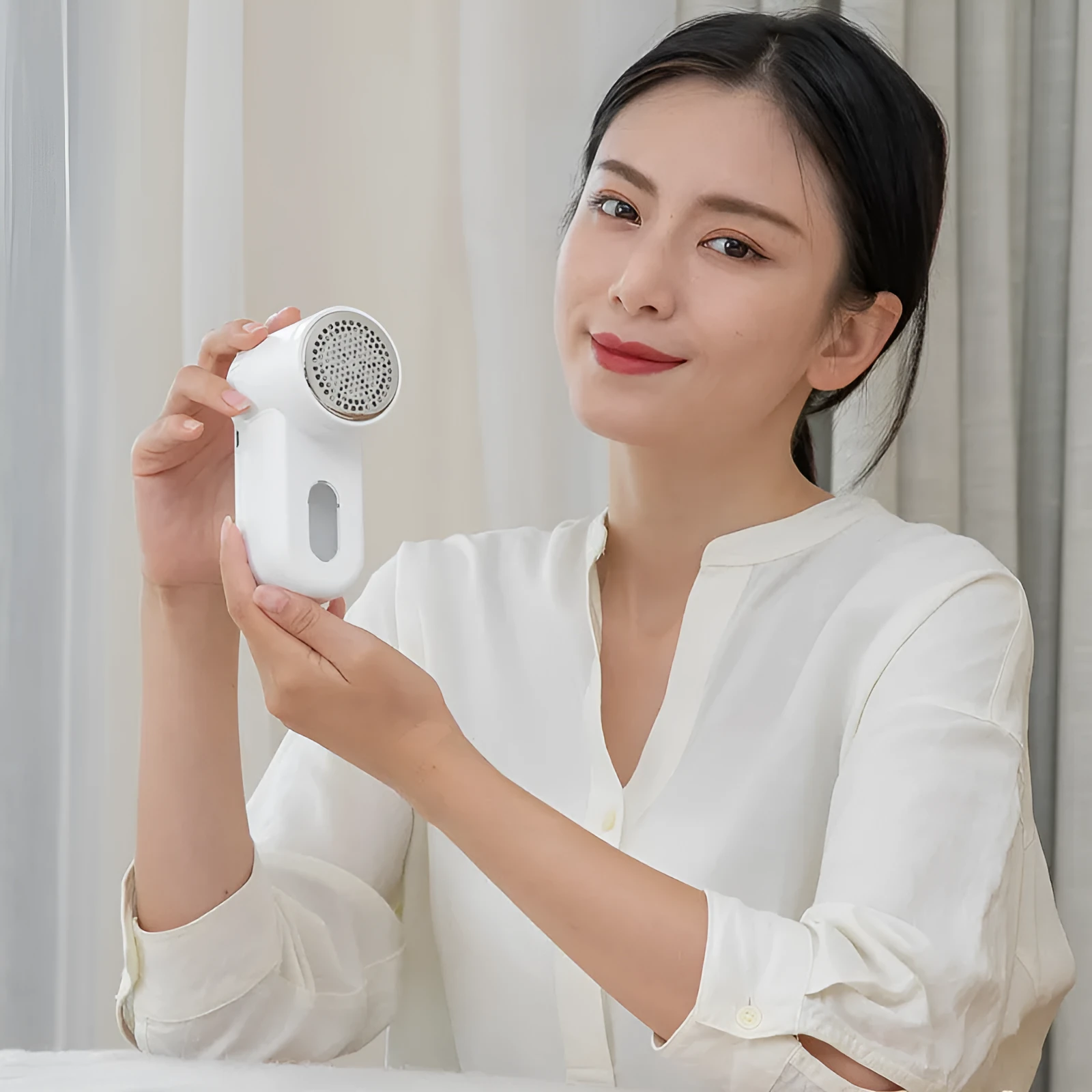 Portable white rechargeable electric lint remover trimmer with stainless steel blade