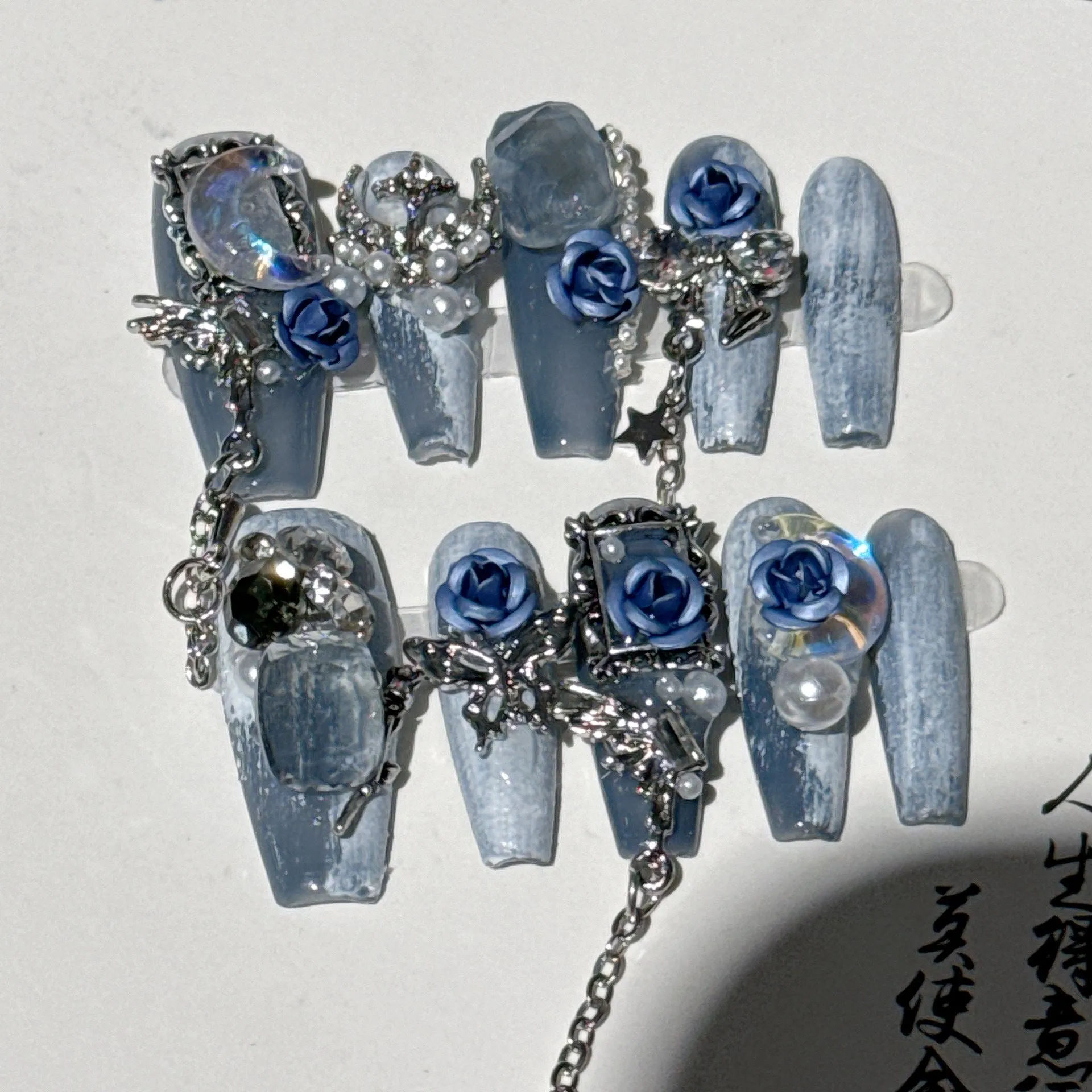 Blue floral nail armour suit with rose and tulip pattern for wearable manicure decoration