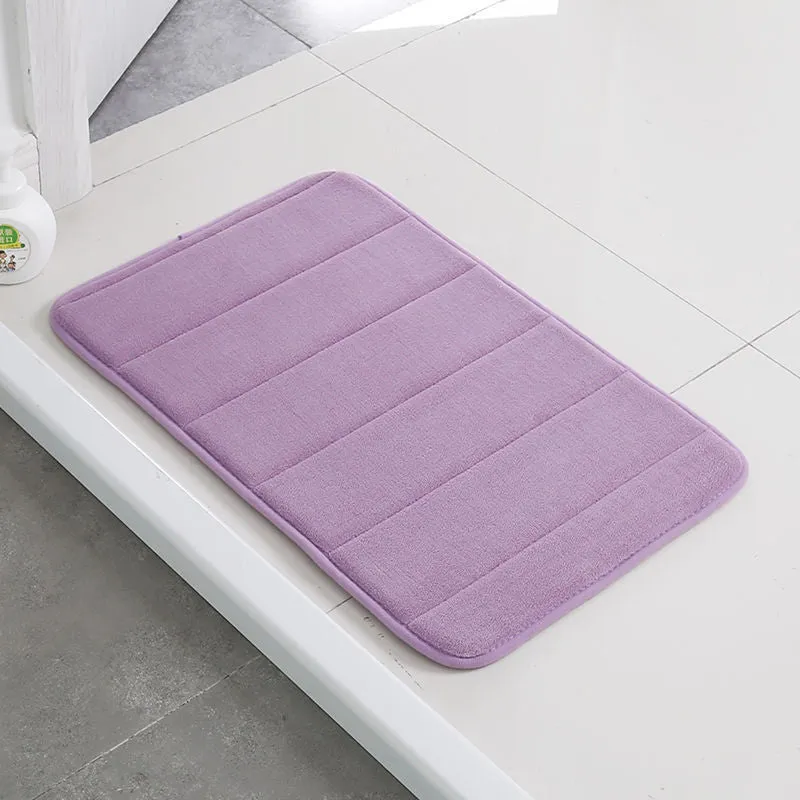 Coral fleece non-slip bath mat in 40x60cm size, placed on bathroom floor with water absorbent surface