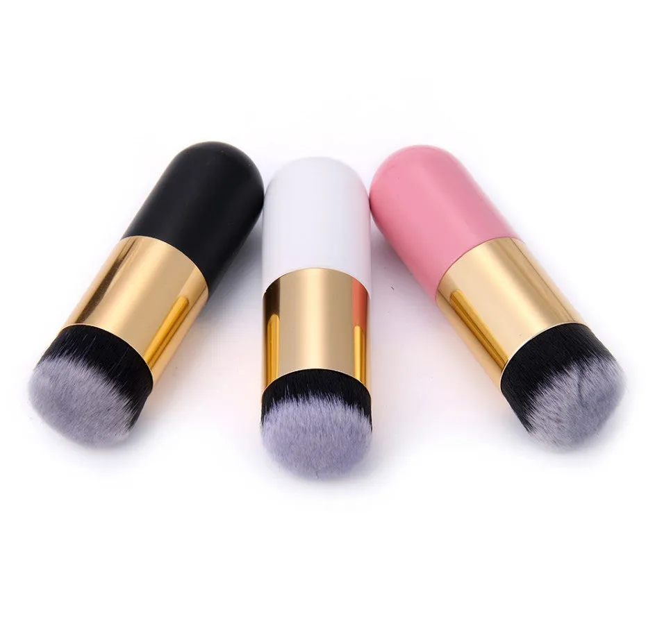 Chubby pier makeup brush with rayon bristles and wooden handle, 11cm total length, available in multiple colours