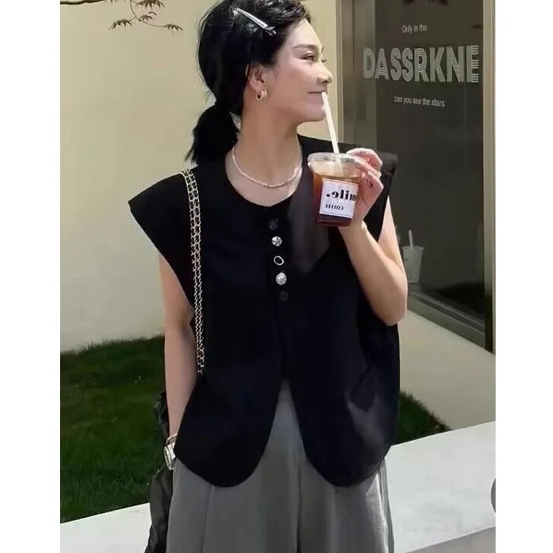 Women's loose-fit short-length polyester vest in milky white with side pockets