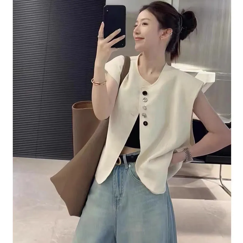 Women's loose-fit short-length polyester vest in milky white with side pockets