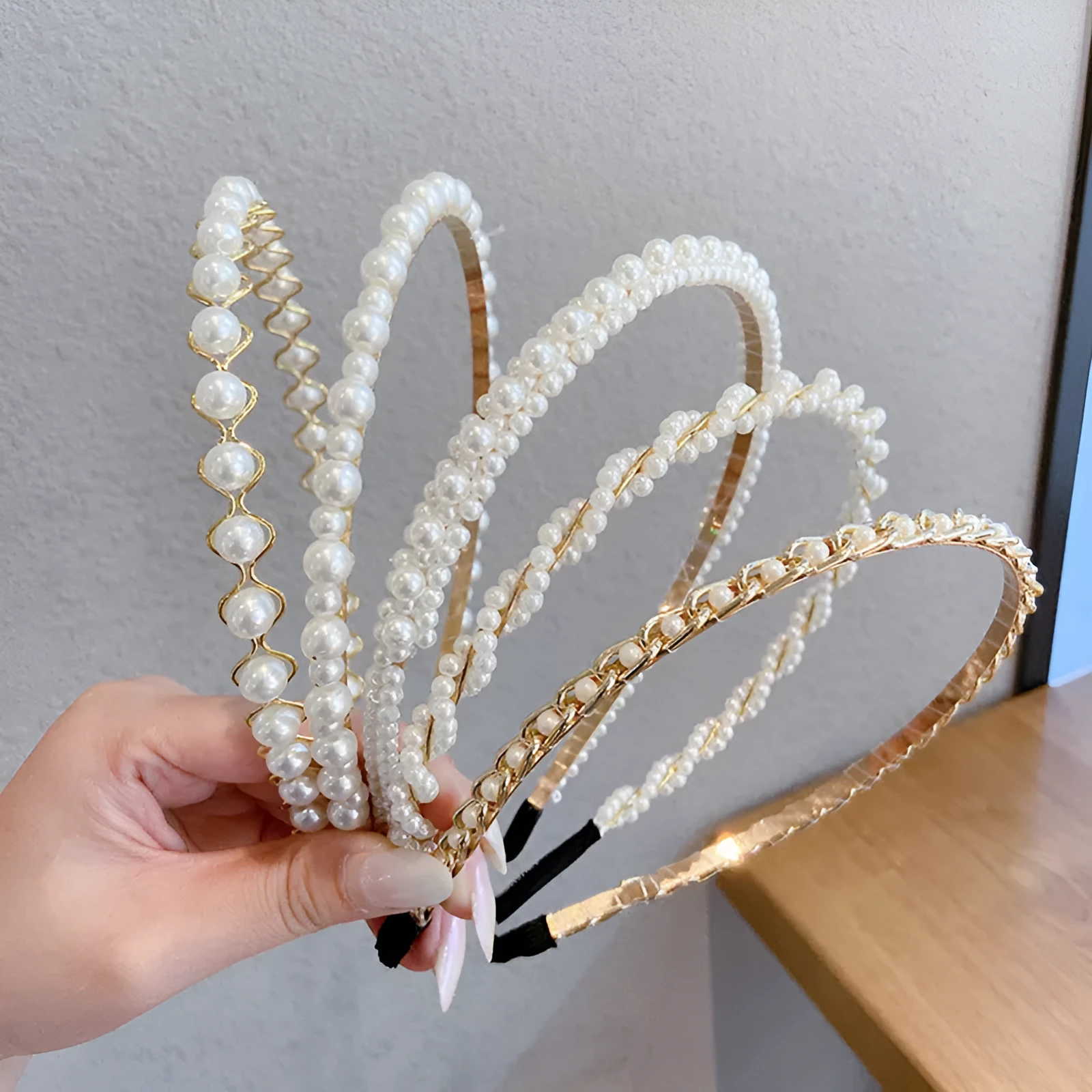 Thin pearl headband with imitation pearl and metal, 14cm length, three colour options on light background
