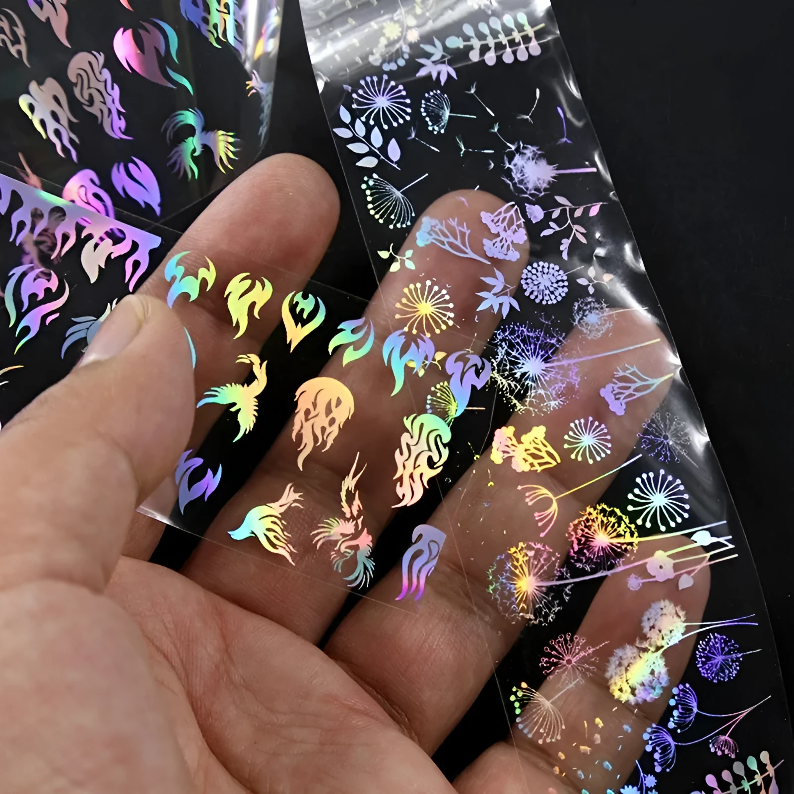Roll of starry nail sticker paper, 1 metre long and 4 cm wide, with foil star patterns for nail art