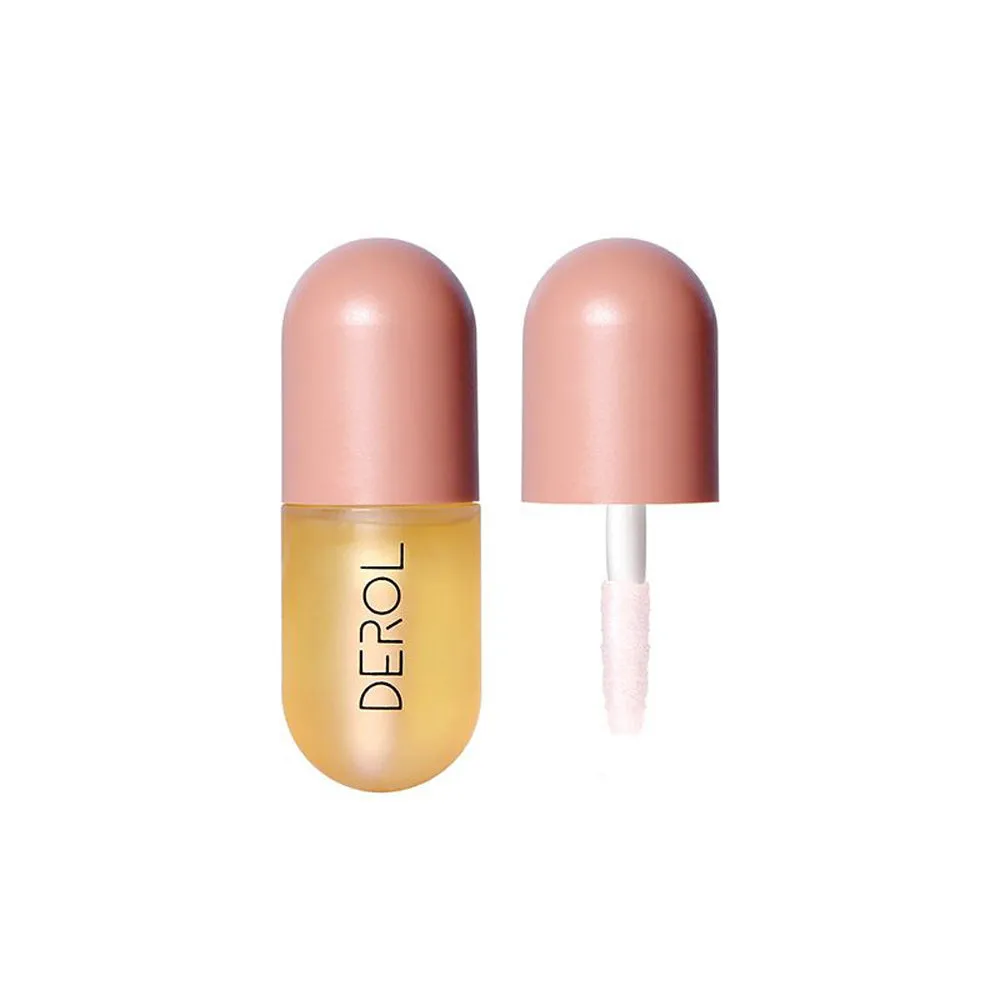 Clear lip plumper oil 5.5ml in light yellow with reflective shine