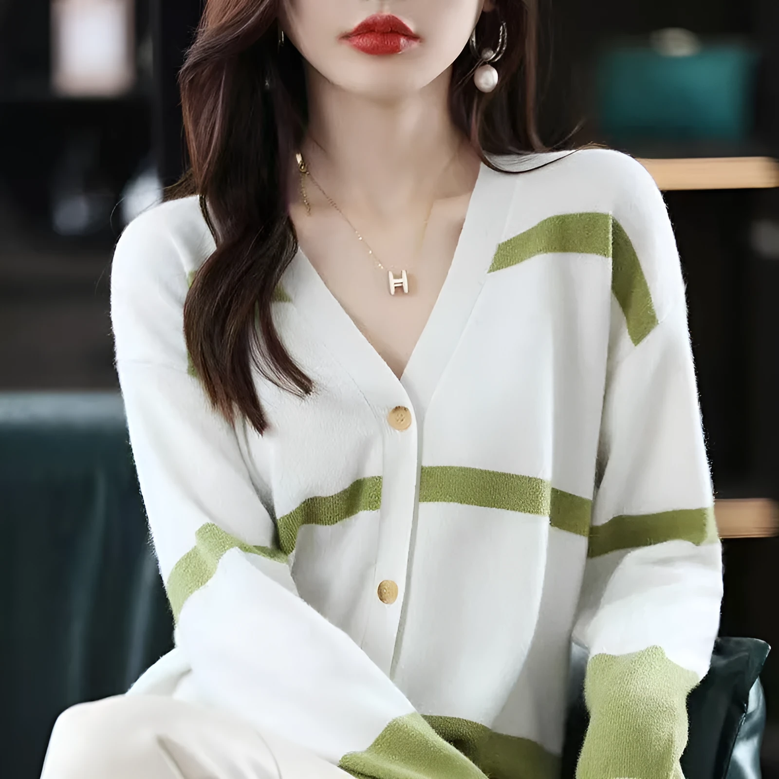 Women's striped V-neck knitted cardigan in slim fit with 3D pattern