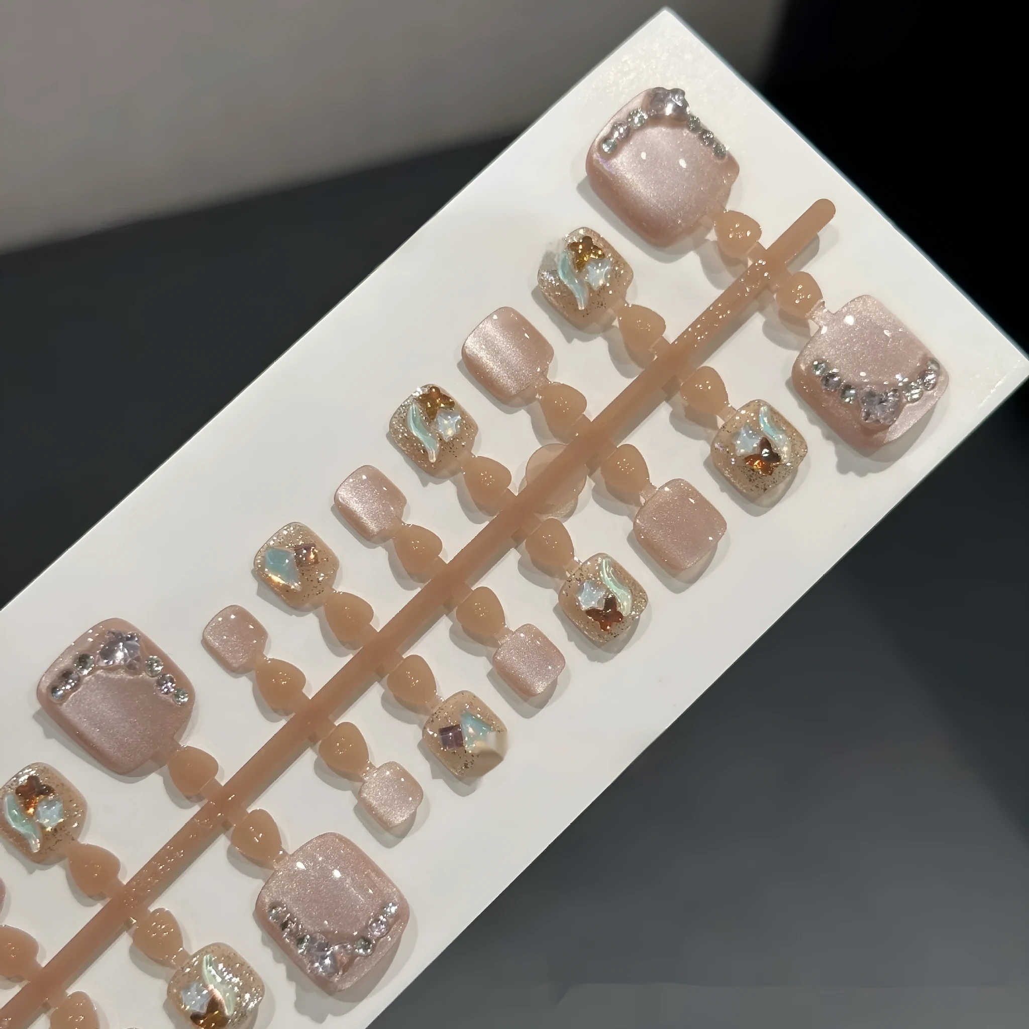 Cat eye toenail covers in Pink Diamond Maillard colour with gilding finish, 42 pieces in sizes S, M, L