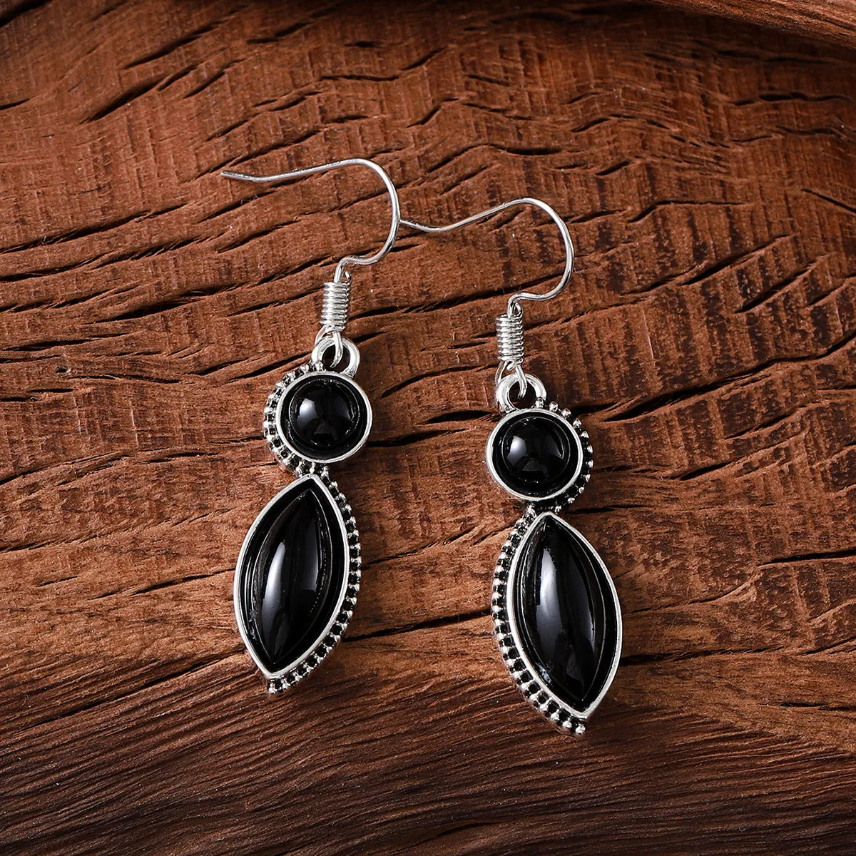 A pair of vintage geometric pendant earrings in black and purple with a round detail, made from zinc alloy.