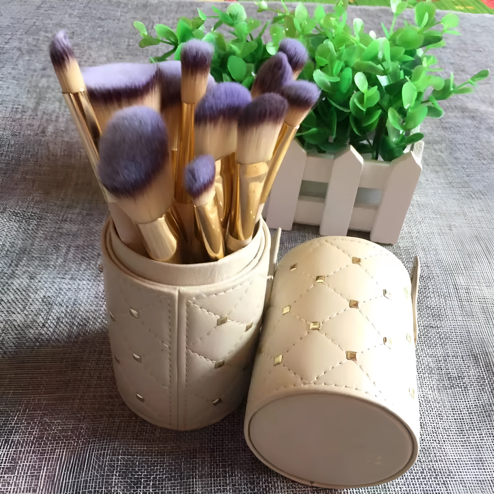 12-piece makeup brush set in beige white storage bucket with wooden handles and two-colour fibre bristles