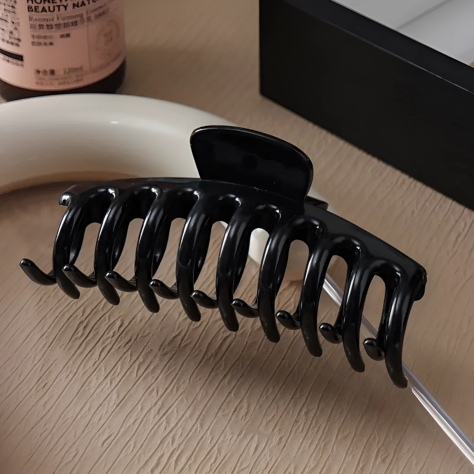 Soft rubber large back head hair clip in keel grip style with anti-collision durable construction