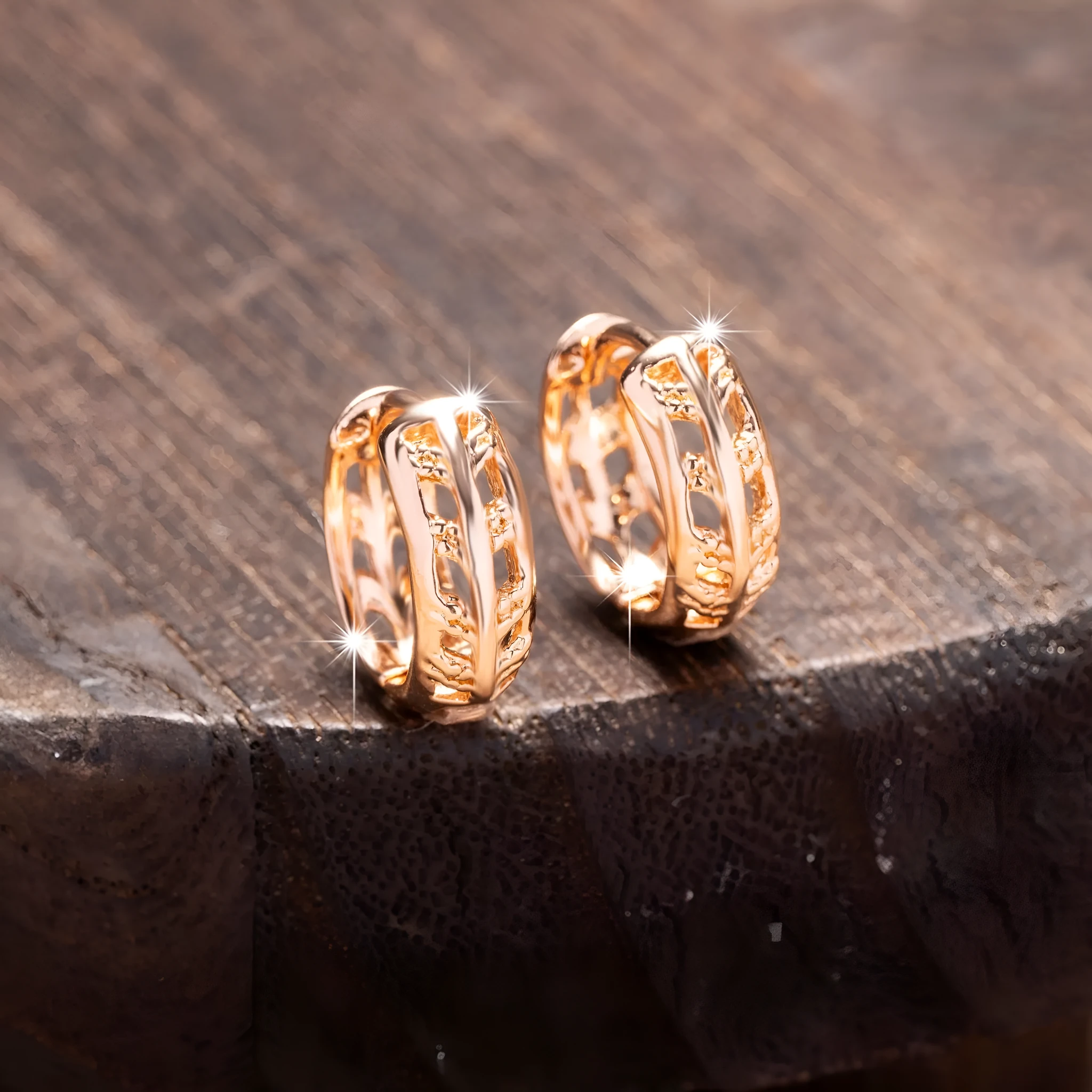 Small copper earrings with hollow heart and leaf shapes in rose gold colour