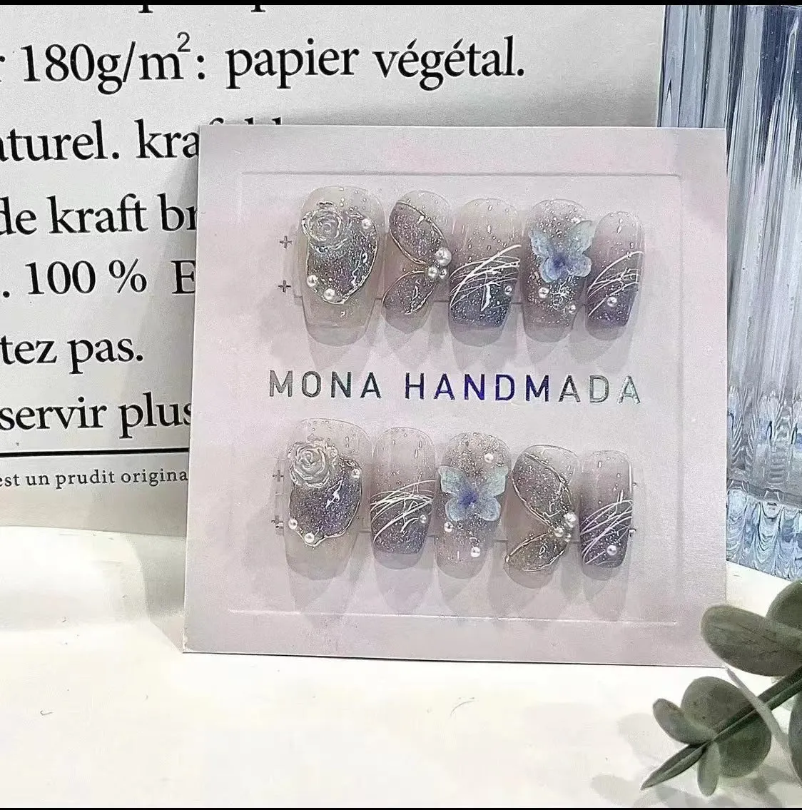 Hand-wearing bridal fake nails sequins set in four sizes with glue and tools for nail art