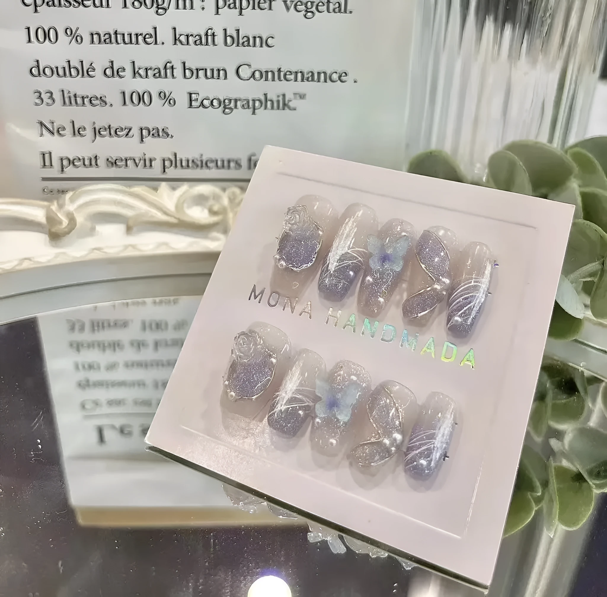Hand-wearing bridal fake nails sequins set in four sizes with glue and tools for nail art