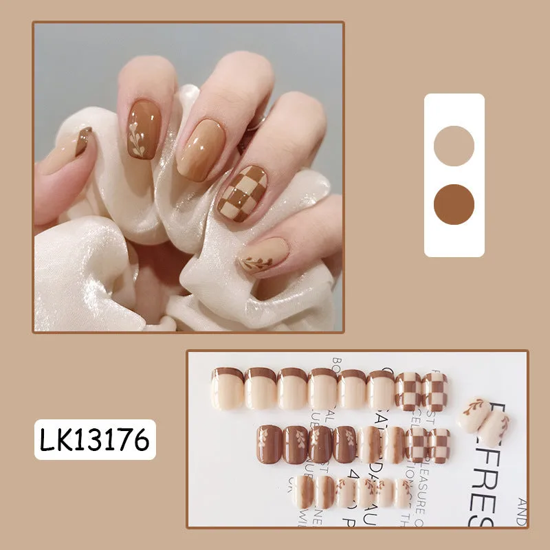 Kurixiang C-175 Chestnut Spice Latte almond-shaped false nails with checkerboard pattern and glue