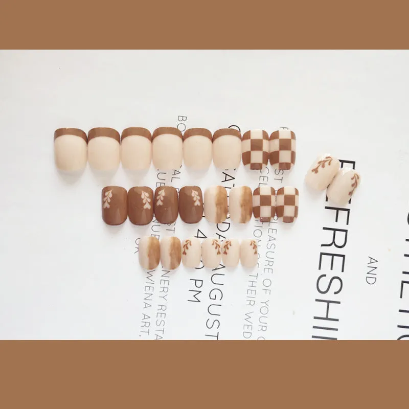 Kurixiang C-175 Chestnut Spice Latte almond-shaped false nails with checkerboard pattern and glue