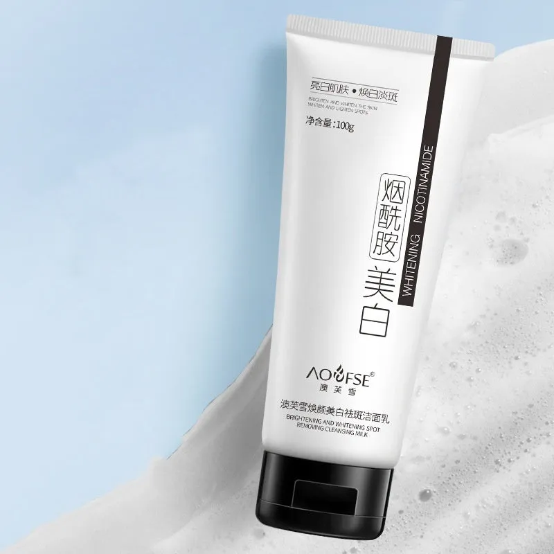 White whitening facial cleanser bottle 100ml for freckle removal and pore cleansing